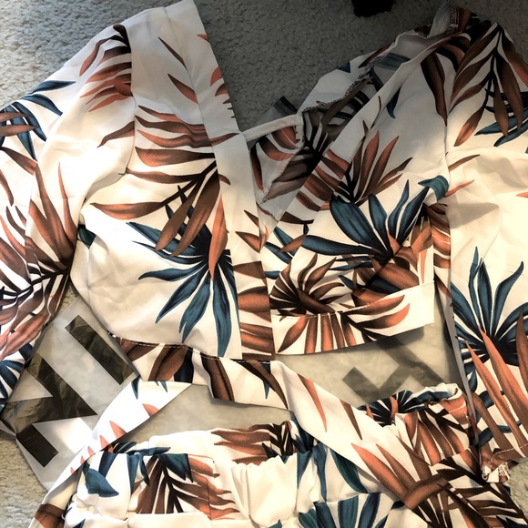 Tropical 2 piece outfit 🌴 - Picture 3 of 4